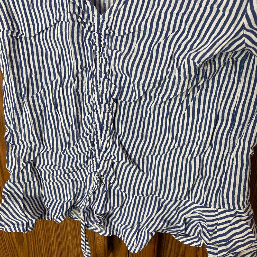 H&M Blouse Womens Size 2 Blue White Striped Ruched Peplum V-Neck Short Sleeve - Picture 2 of 5